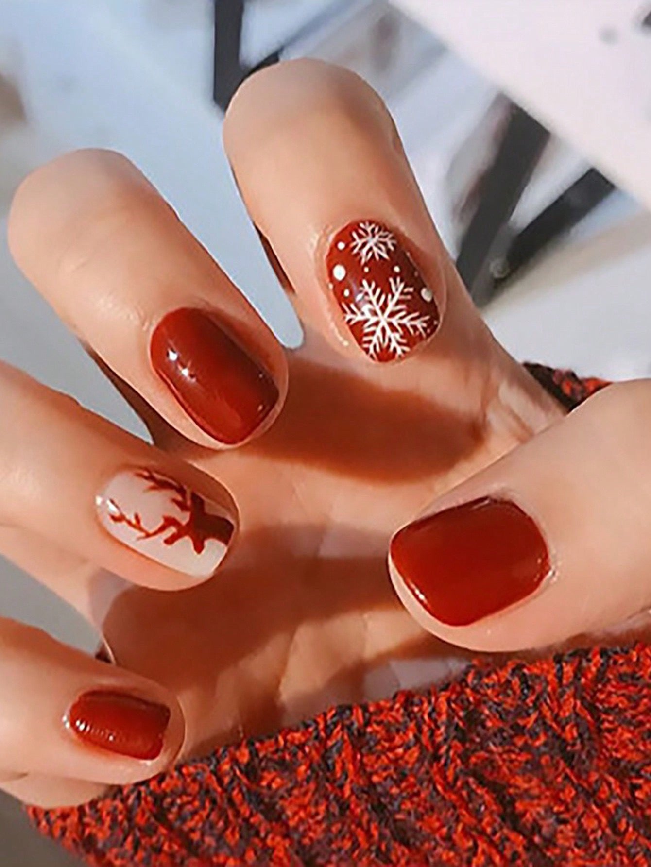 A. Designed Red Short Nail Set