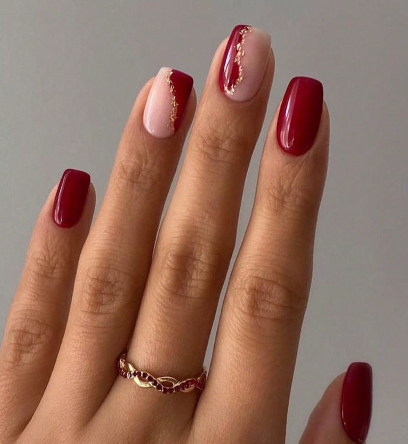 Designed Medium Red Nail Set