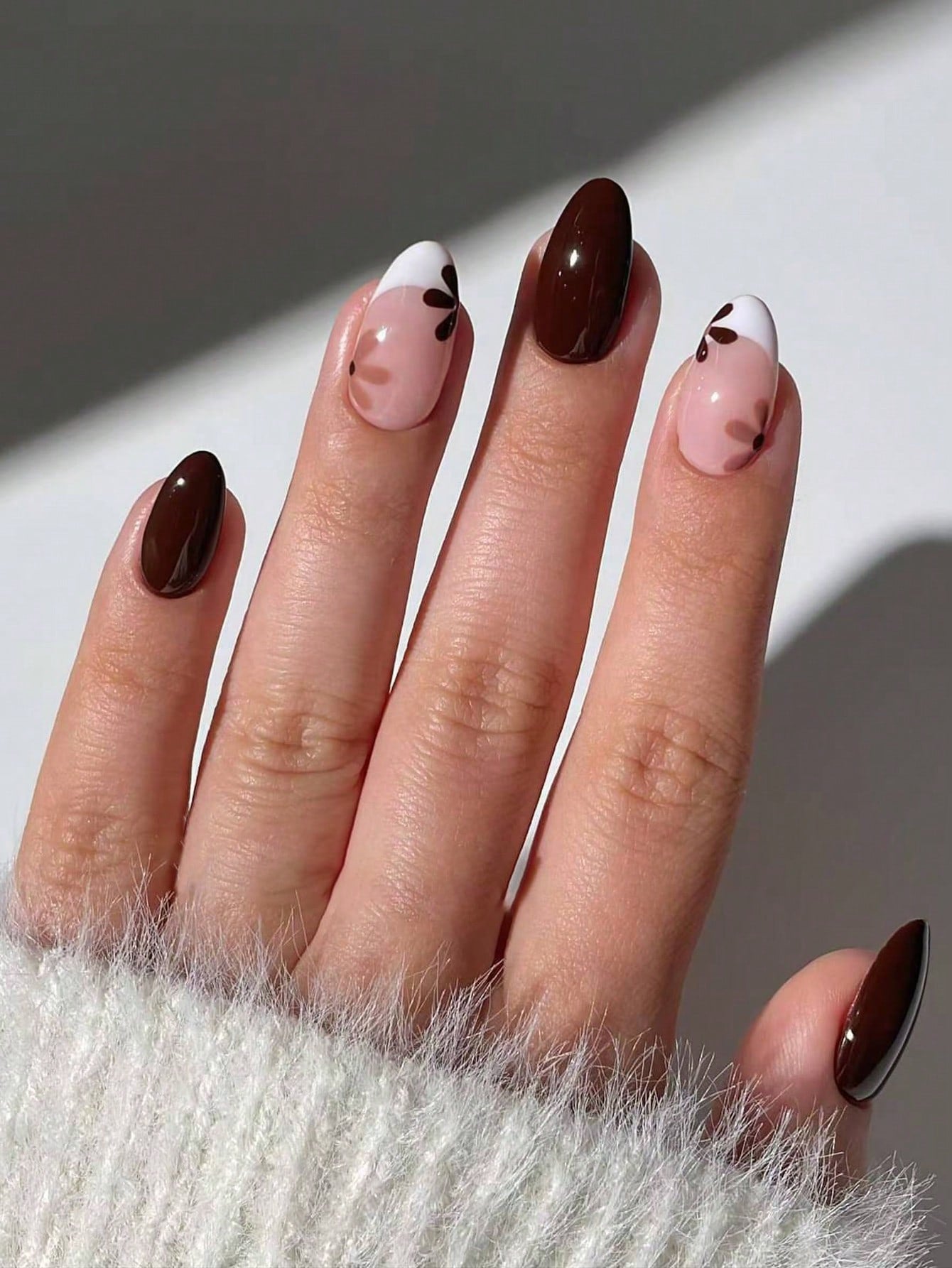 Designed Brown Medium Nail Set
