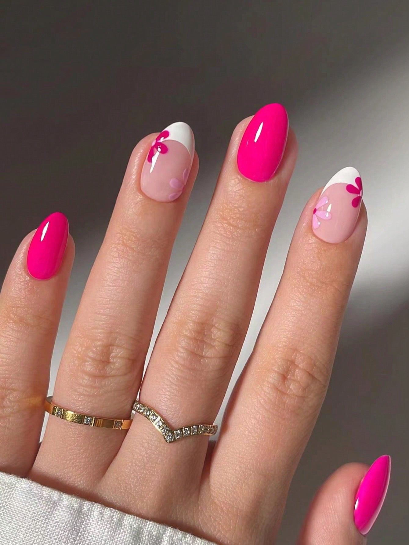 Designed Medium Pink Nail Set