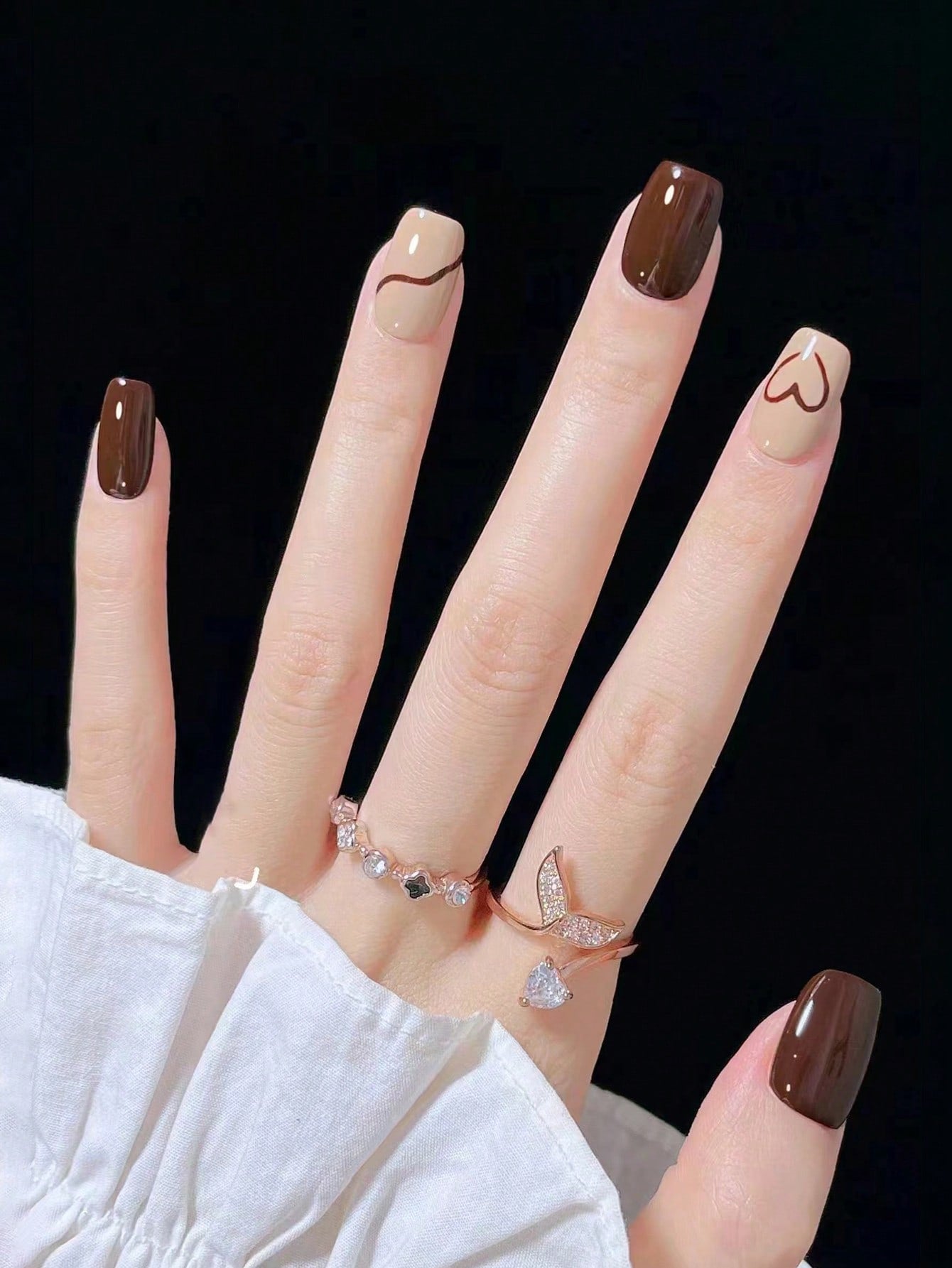 Medium Designed Brown Nail Set