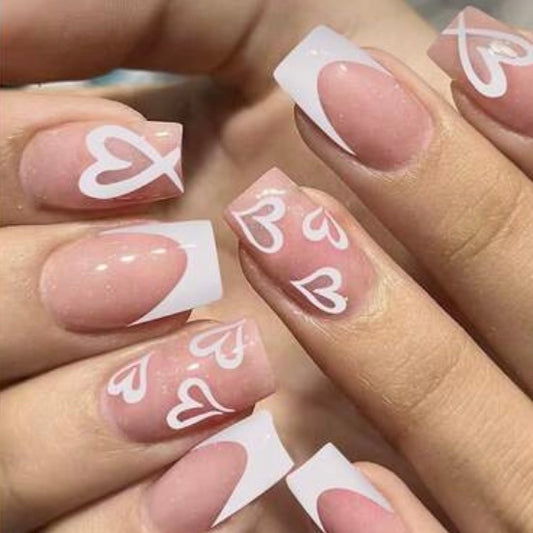 Medium Designed White Nail Set