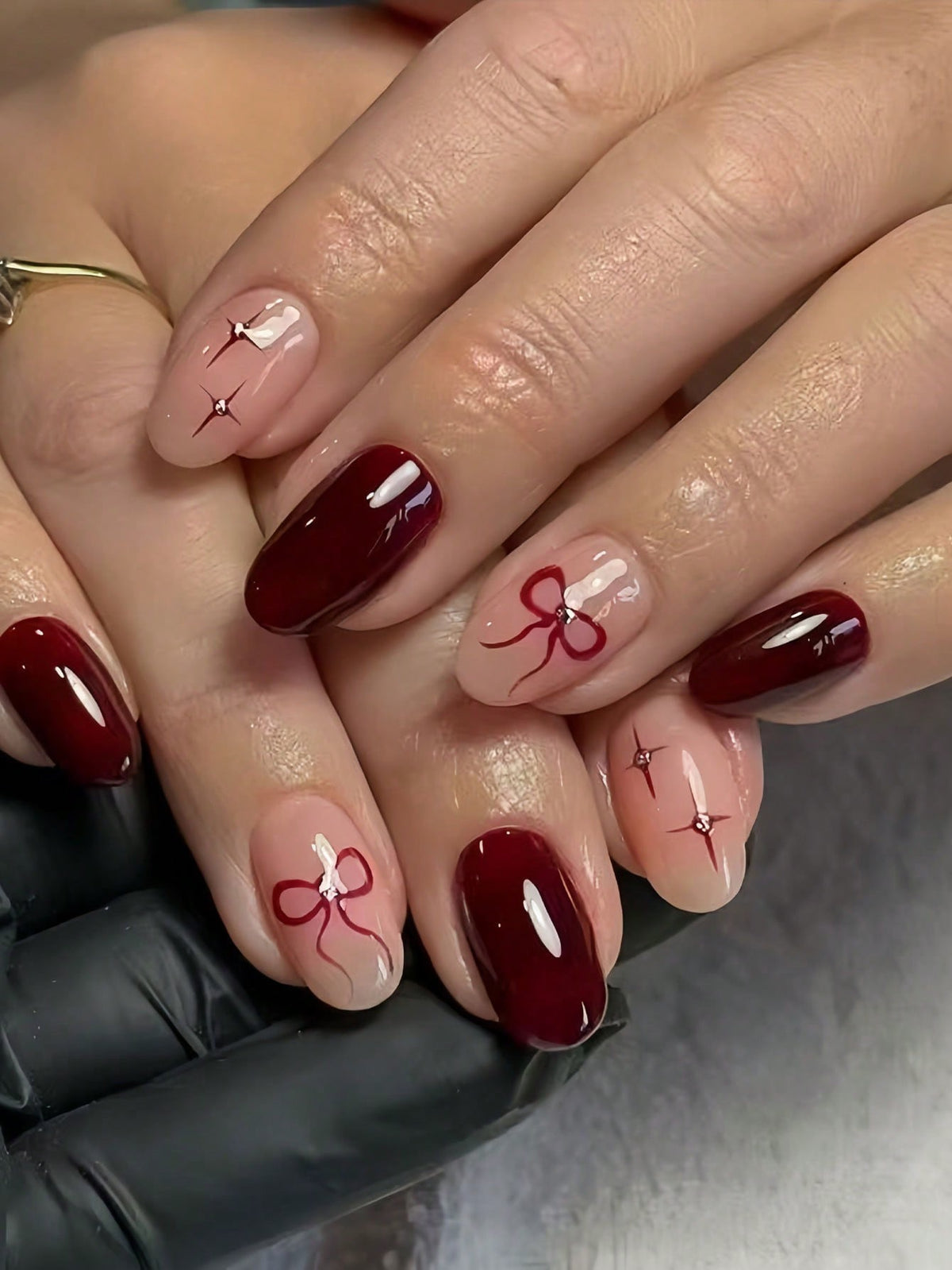 Designed Red-Bordeaux Medium Nail Set