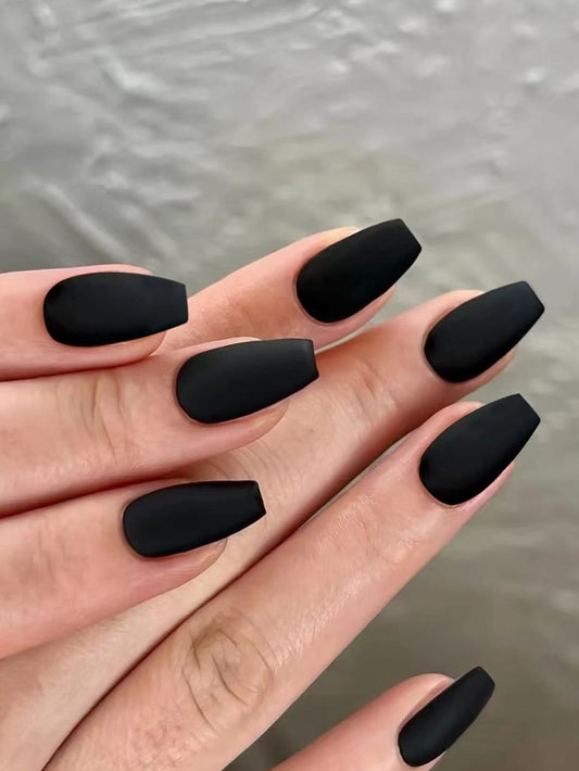 Medium Black Matte Nail Set